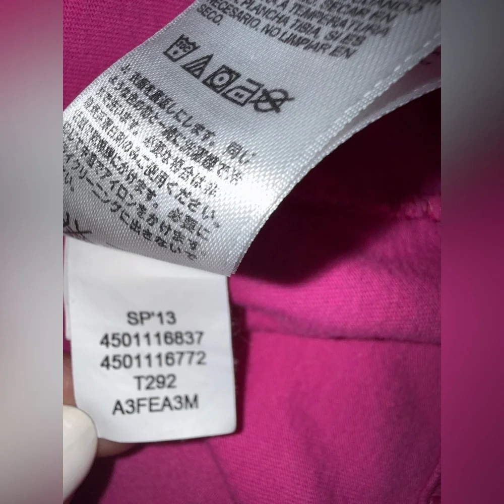 The North Face Women’s Magenta V-Neck Tee Size M - Picture 6 of 7